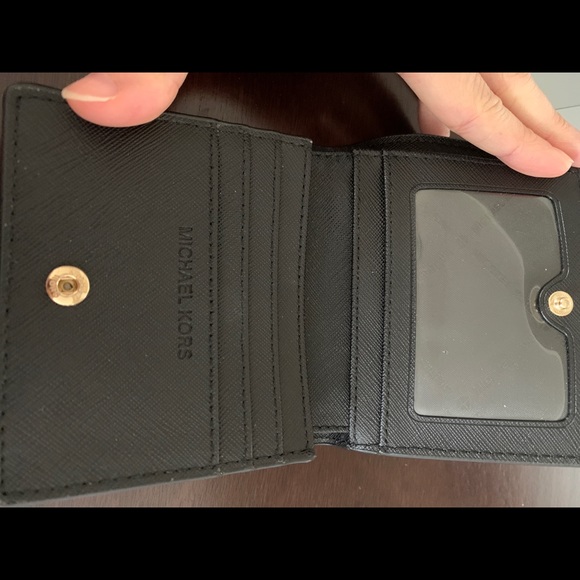 Michael kors compact wallet - Picture 2 of 2